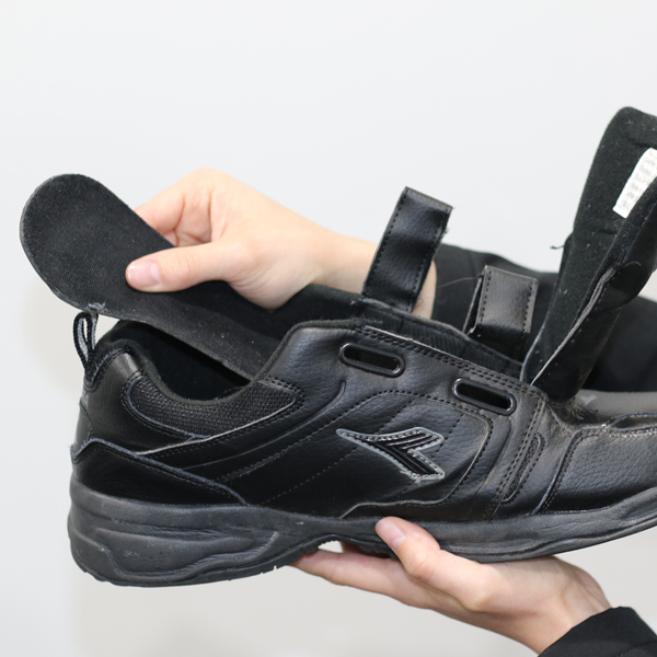 Remove inner liner of shoe.