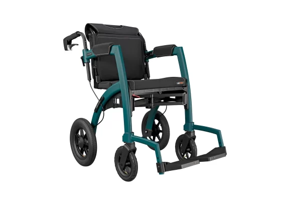 2010RM0014RollzMotionPerformance_wheelchair_rightnoshadow2                  